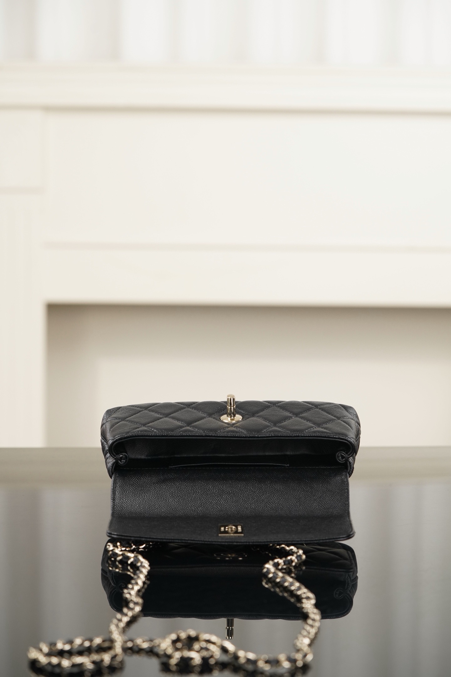 Chanel女包新款专柜26A横版Cocohandle手提包mini黑金-奢品网包包腕表之家 Chanel女包新款专柜26A横版Cocohandle手提包mini黑金