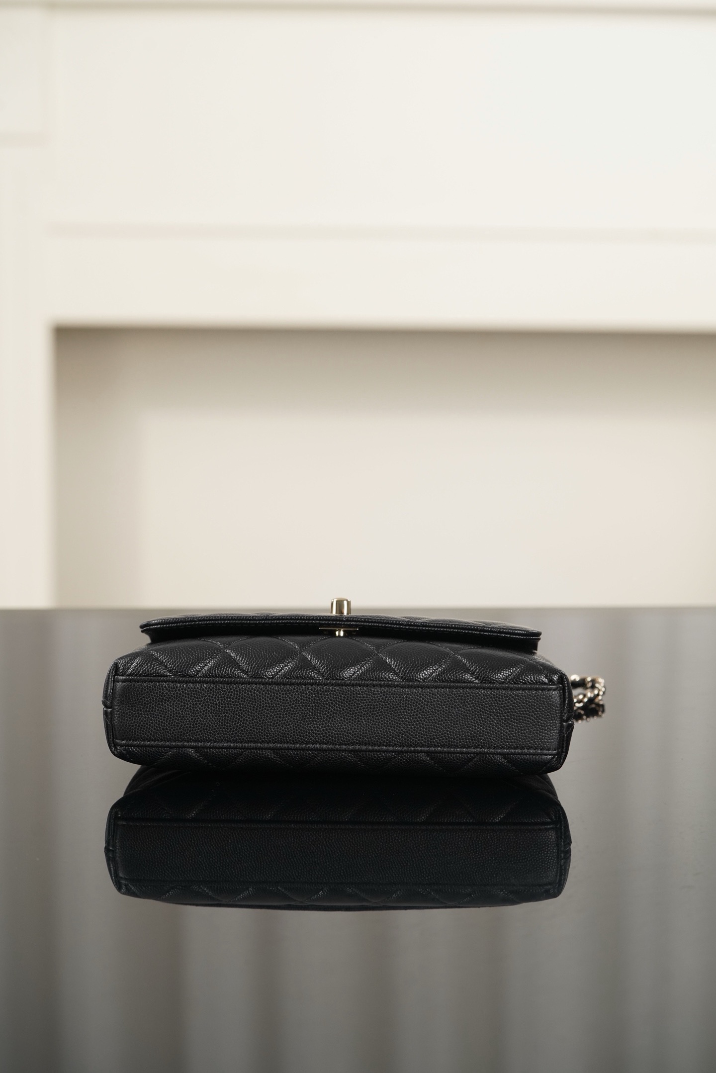 Chanel女包新款专柜26A横版Cocohandle手提包mini黑金-奢品网包包腕表之家 Chanel女包新款专柜26A横版Cocohandle手提包mini黑金