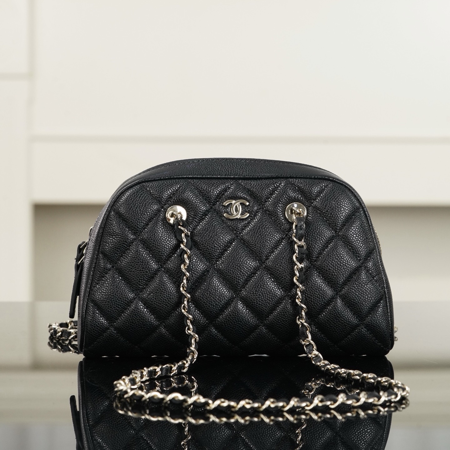 Chanel 26P系列新款官方官网黑金鱼子酱牛皮链条手拿包 Taiwan