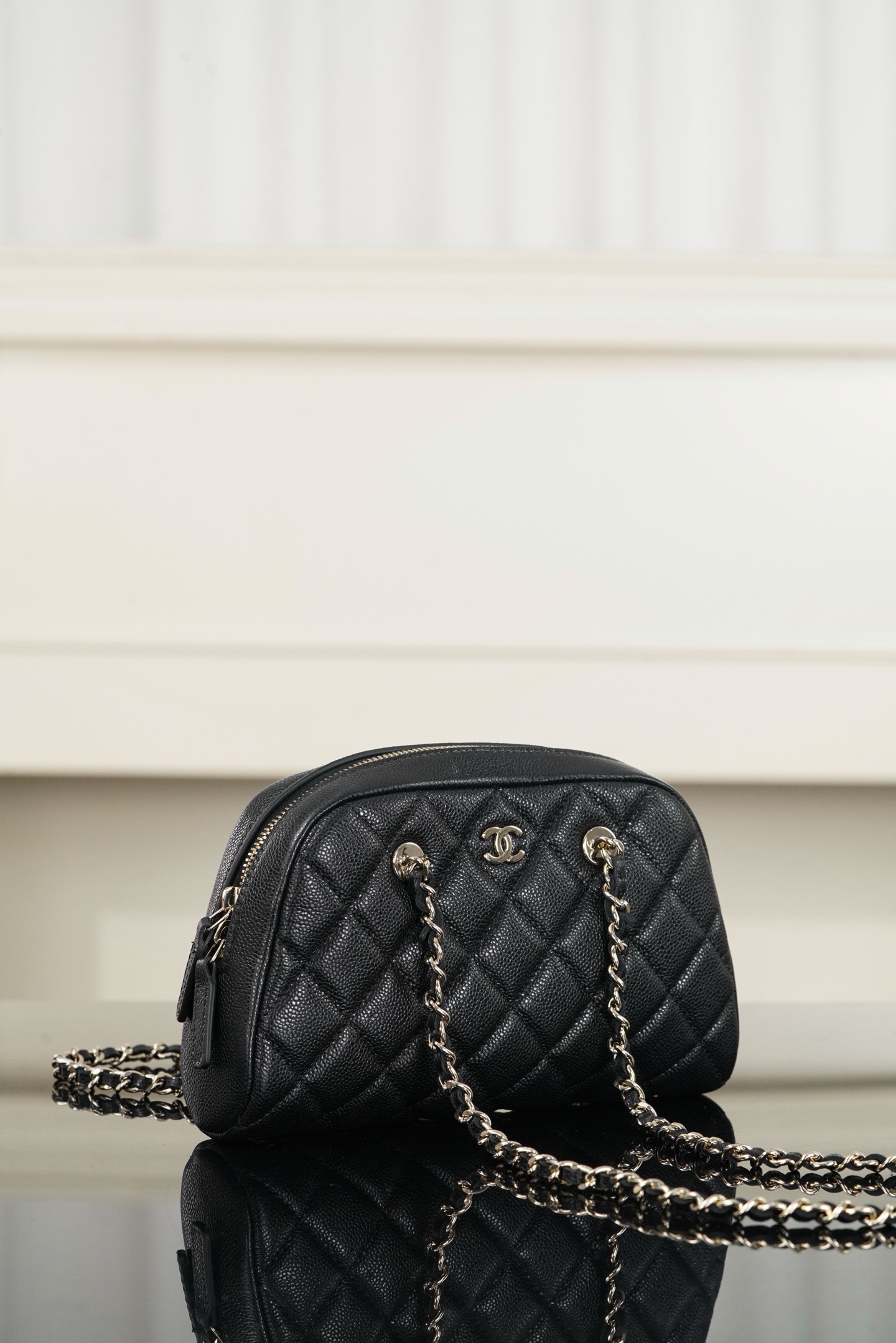 Chanel 26P系列新款官方官网黑金鱼子酱牛皮链条手拿包 Taiwan