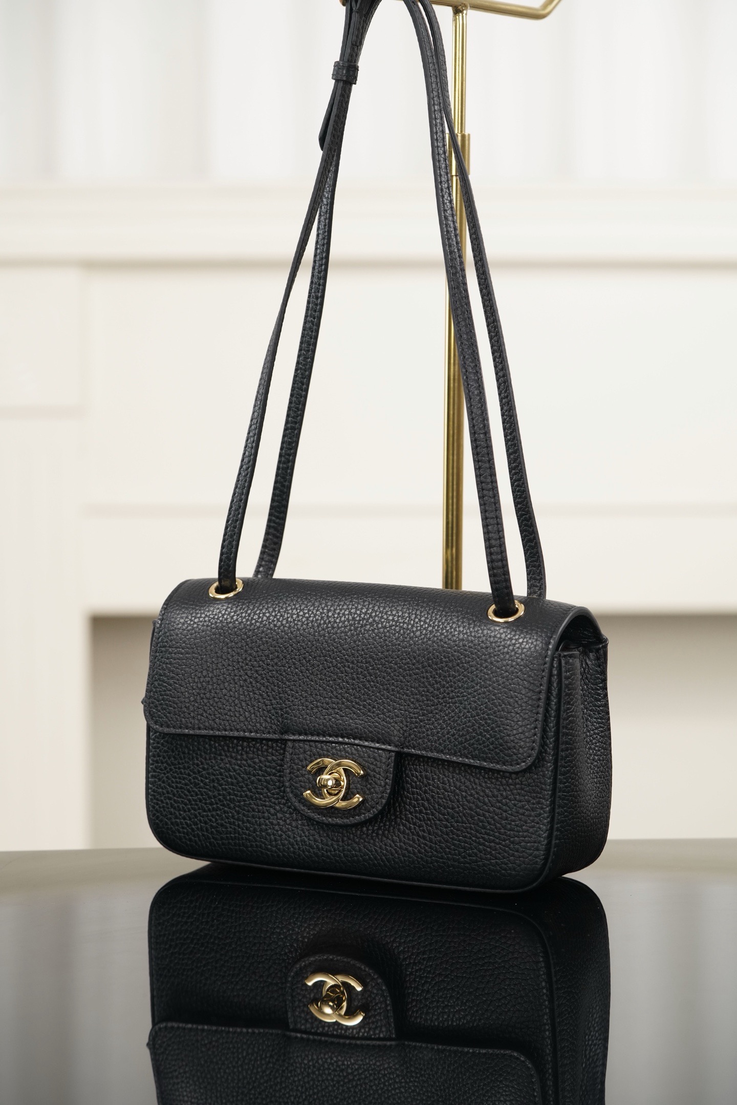 Chanel包包品牌专柜26B CF mini口盖包黑金鱼子酱牛皮 UAE