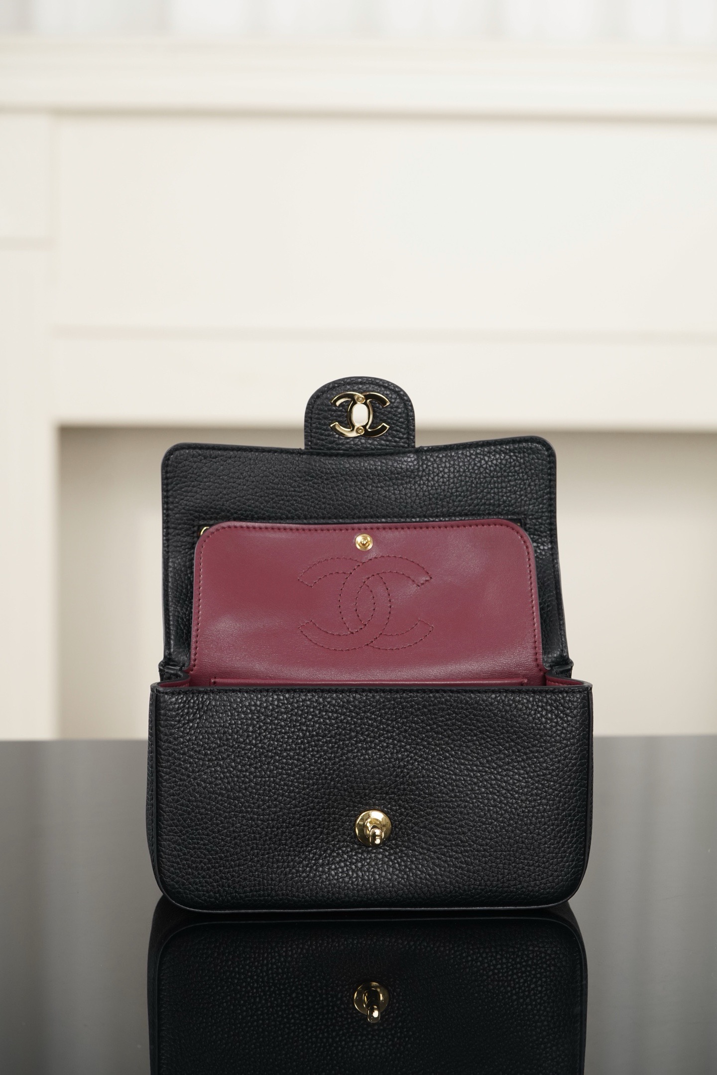Chanel包包品牌专柜26B CF mini口盖包黑金鱼子酱牛皮 UAE