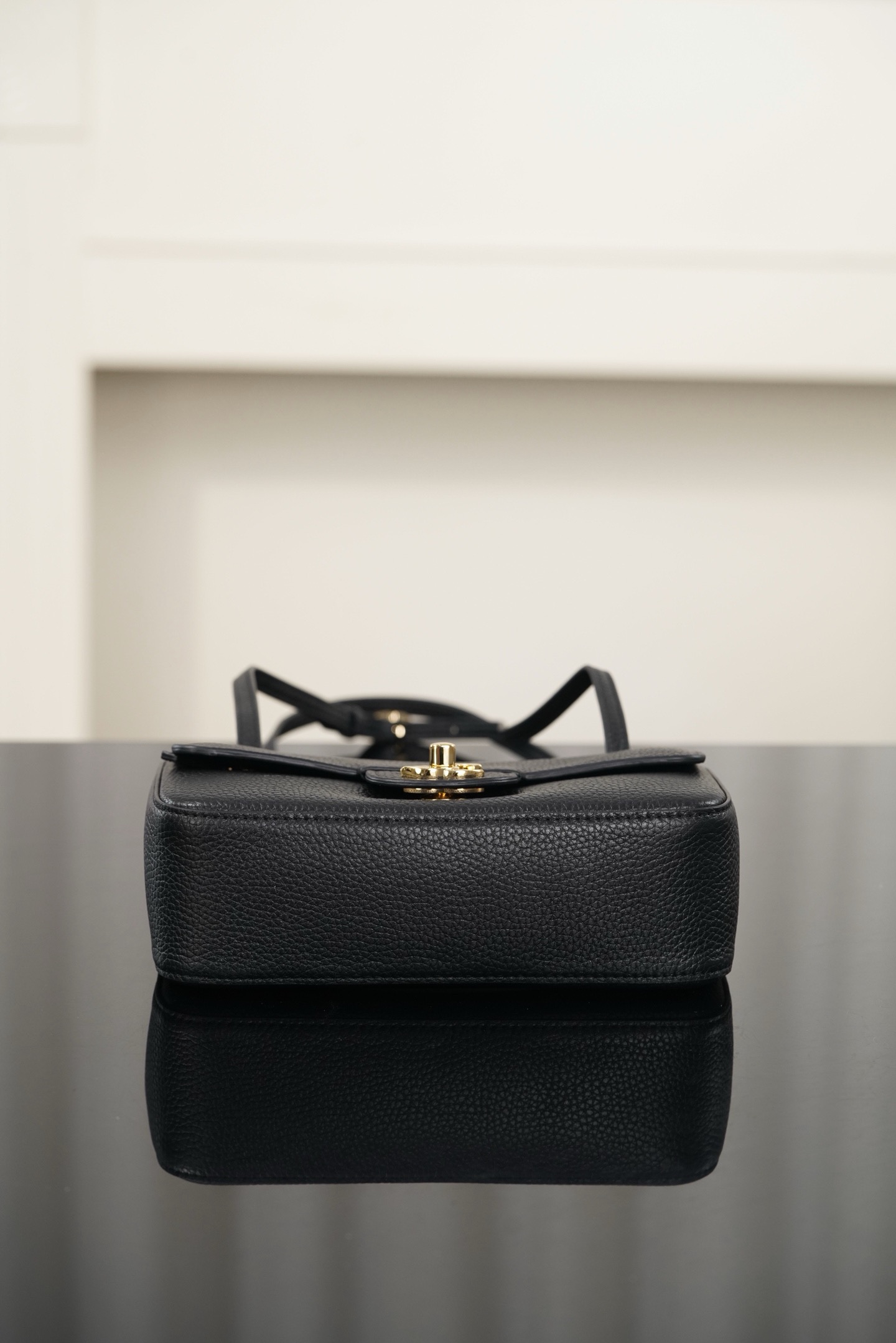 Chanel包包品牌专柜26B CF mini口盖包黑金鱼子酱牛皮 UAE