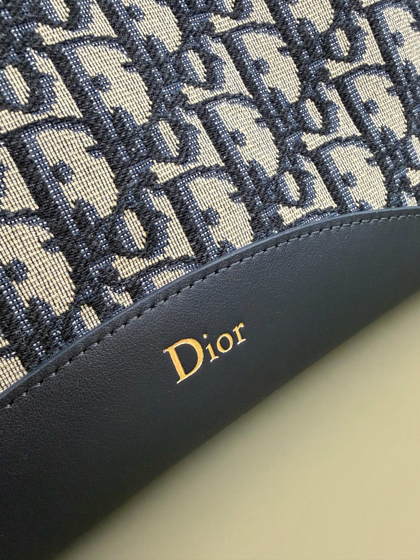 Dior包包专柜入口Medaillon水桶包蓝色Oblique帆布中号斜挎包  Jakarta