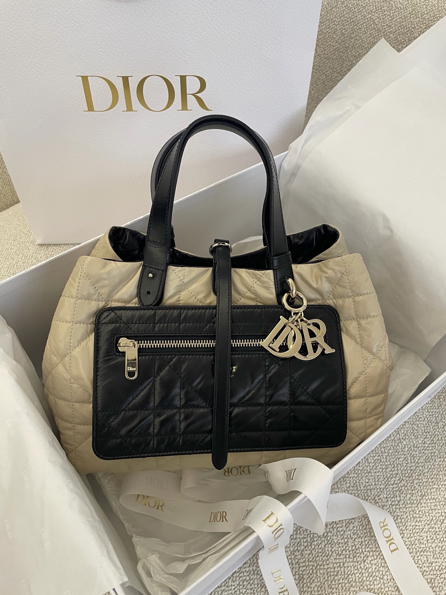 New York USA Dior包包代购多少钱 新款Toujours双面黑色菱格小牛皮手提包