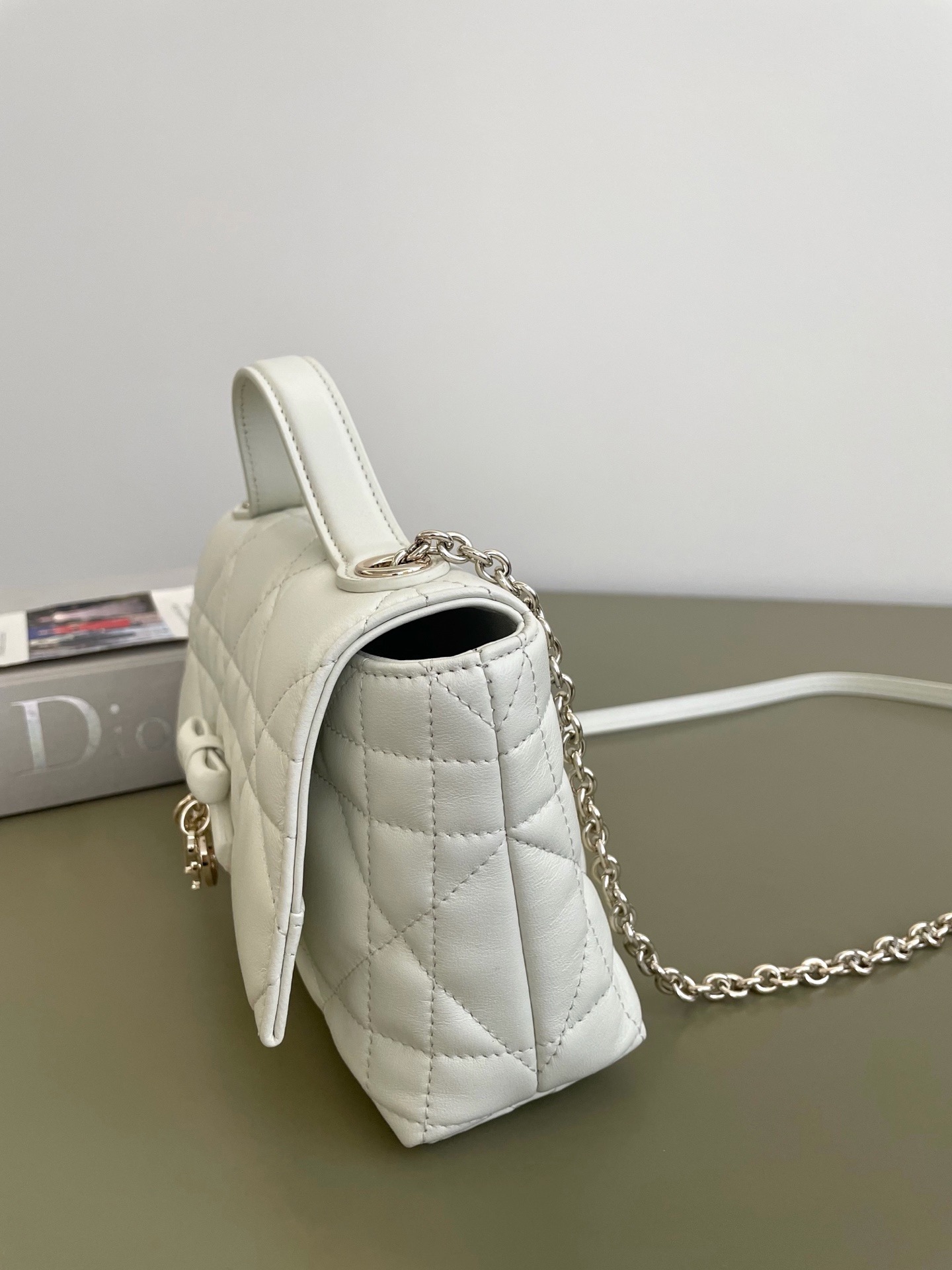 UAE Dior女包新款官网Top Handle白色羊皮革单肩包-奢品网包包腕表之家 UAE Dior女包新款官网Top Handle白色羊皮革单肩包