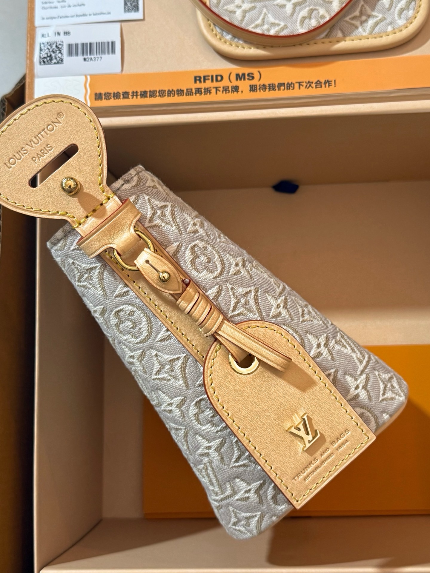 LV路易威登包包价格图片 ALL IN BB手袋 M2A377 当季新款迷你牛皮革水桶包-奢品网包包腕表之家 LV路易威登包包价格图片 ALL IN BB手袋 M2A377 当季新款迷你牛皮革水桶包