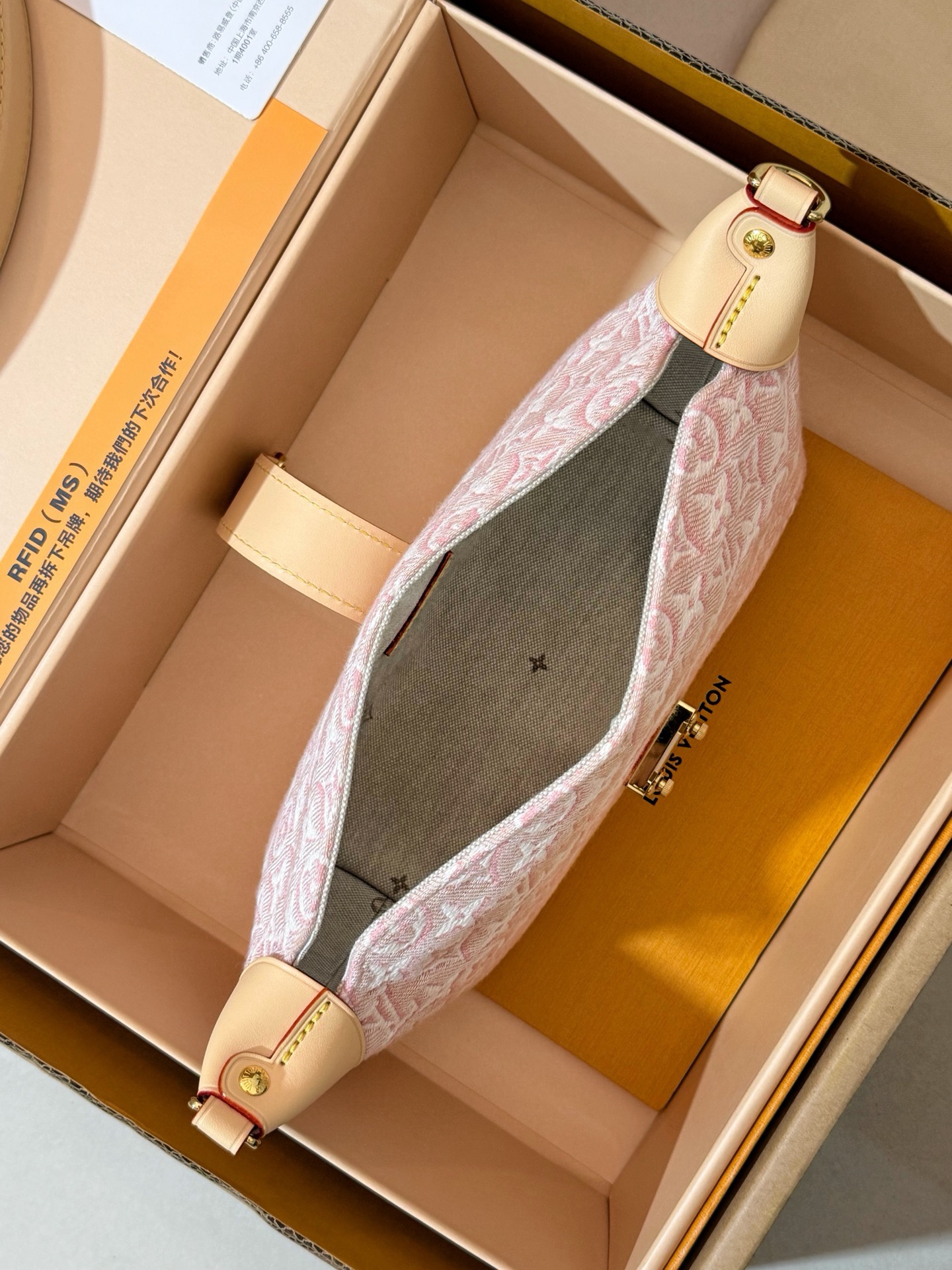 LV路易威登女士包POCHETTE MIA手袋 M2A382 当季新款手提包 Singapore
