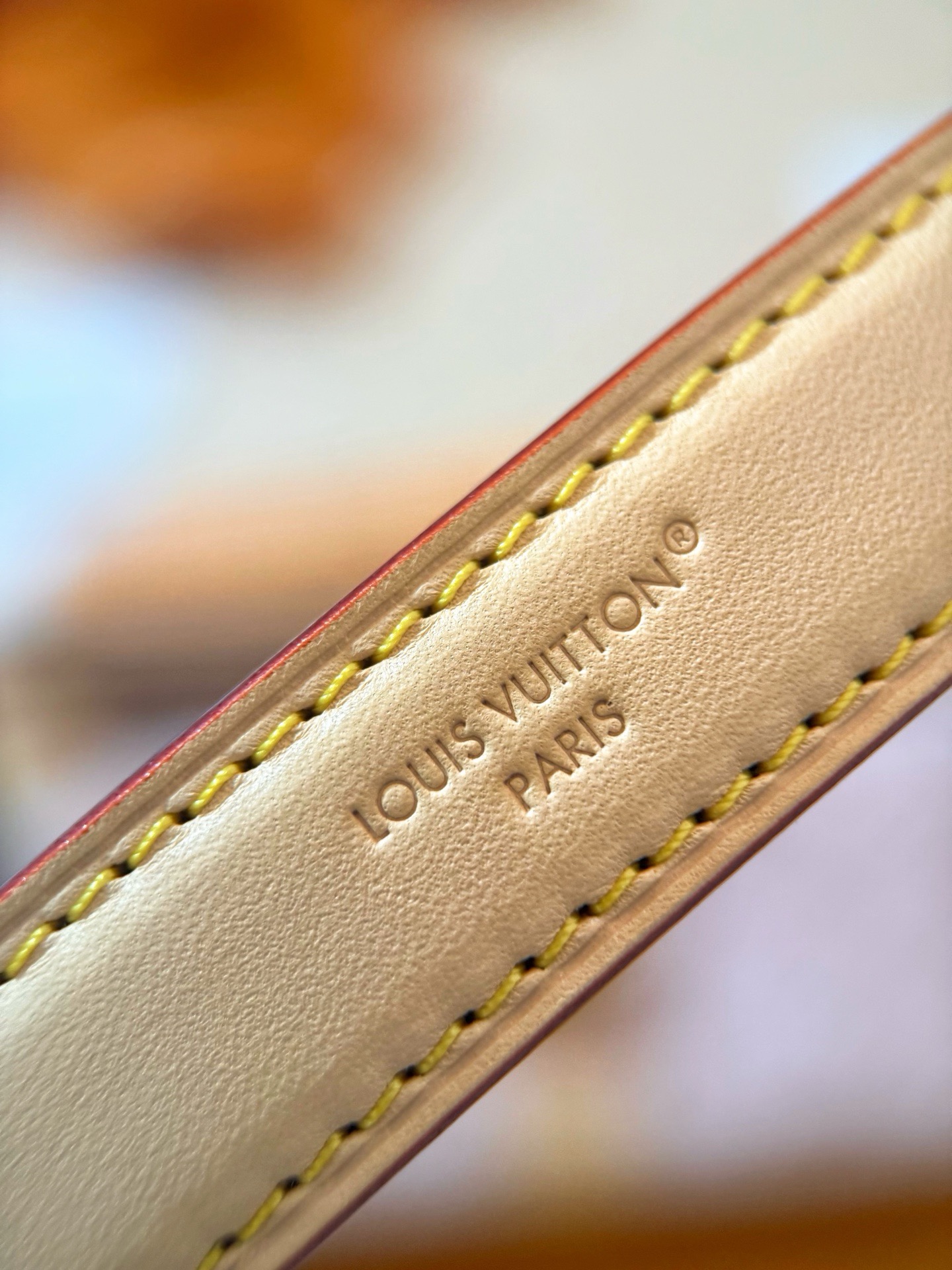 LV路易威登女士包POCHETTE MIA手袋 M2A382 当季新款手提包 Singapore