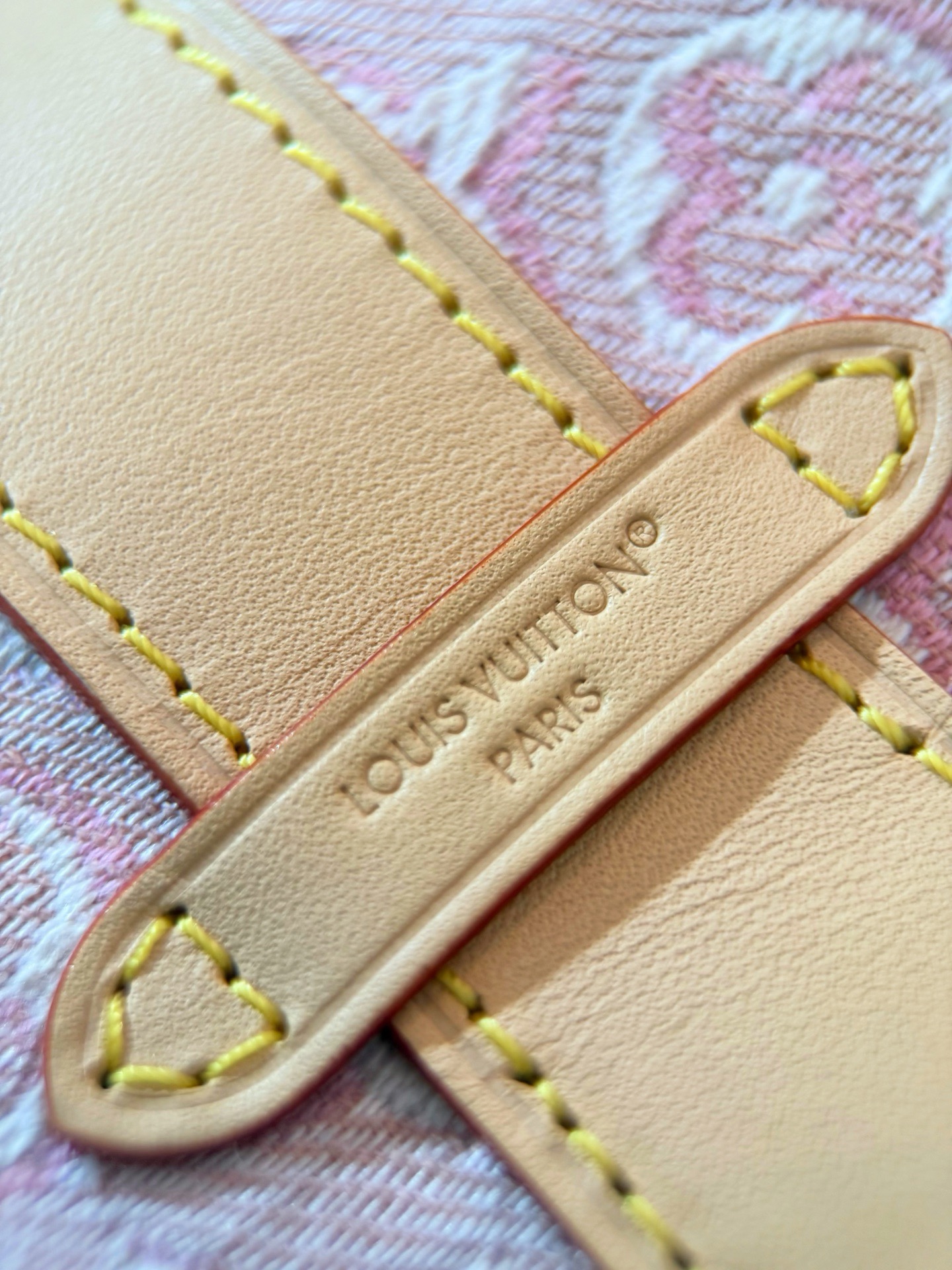 LV路易威登女士包POCHETTE MIA手袋 M2A382 当季新款手提包 Singapore