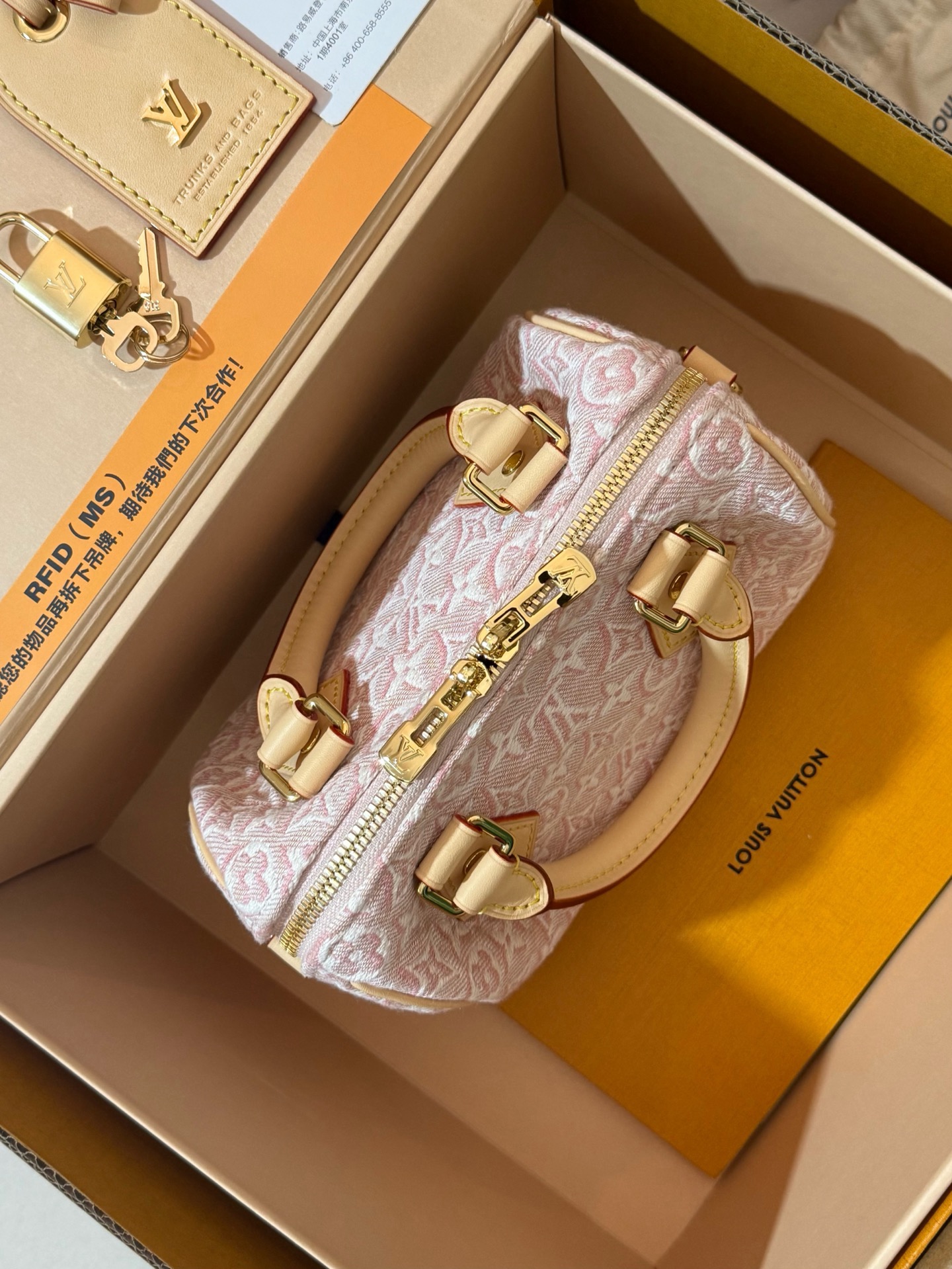 Louis Vuitton当季新款SPEEDY BANDOULIÈRE 20手提包 M2A039 Malaysia