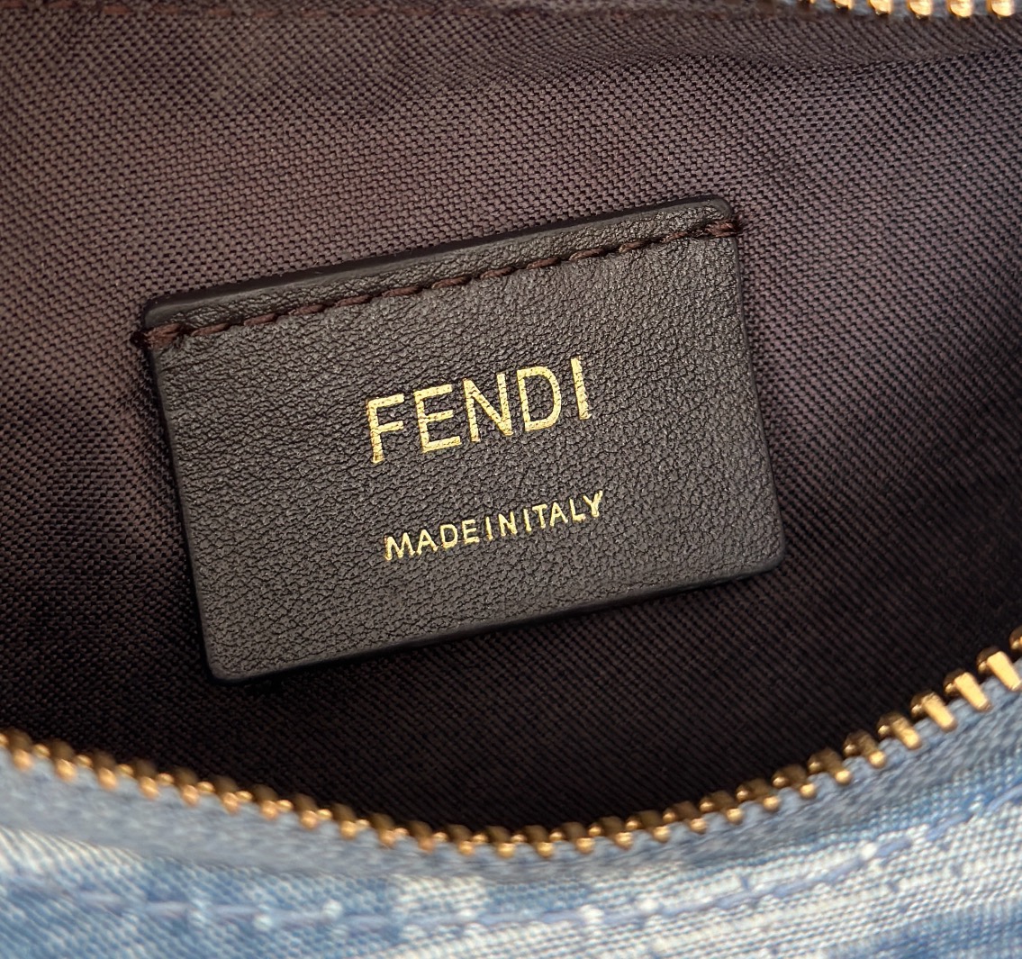 Fendi包包新品Fendigraphy腋下包 上身图FF牛仔老花月牙包 Kuwait