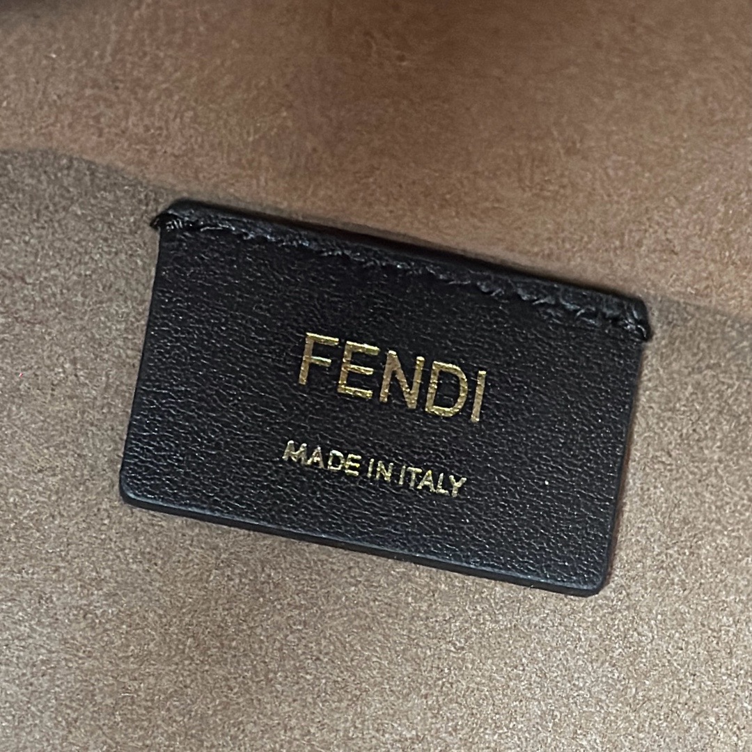 Fendi包包香港官方官网 新款牛皮革全皮压花Tote托特购物袋
