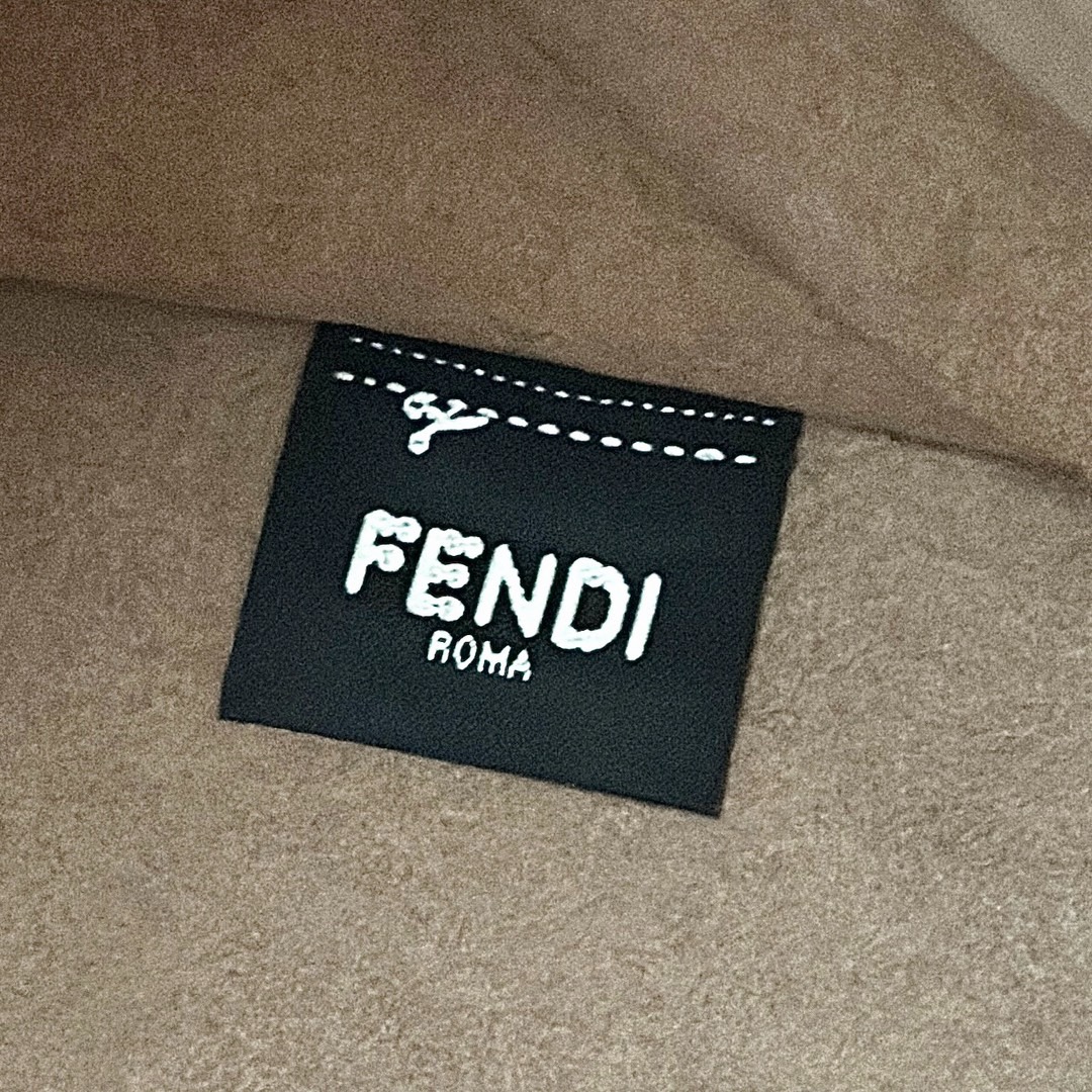 Fendi包包香港官方官网 新款牛皮革全皮压花Tote托特购物袋