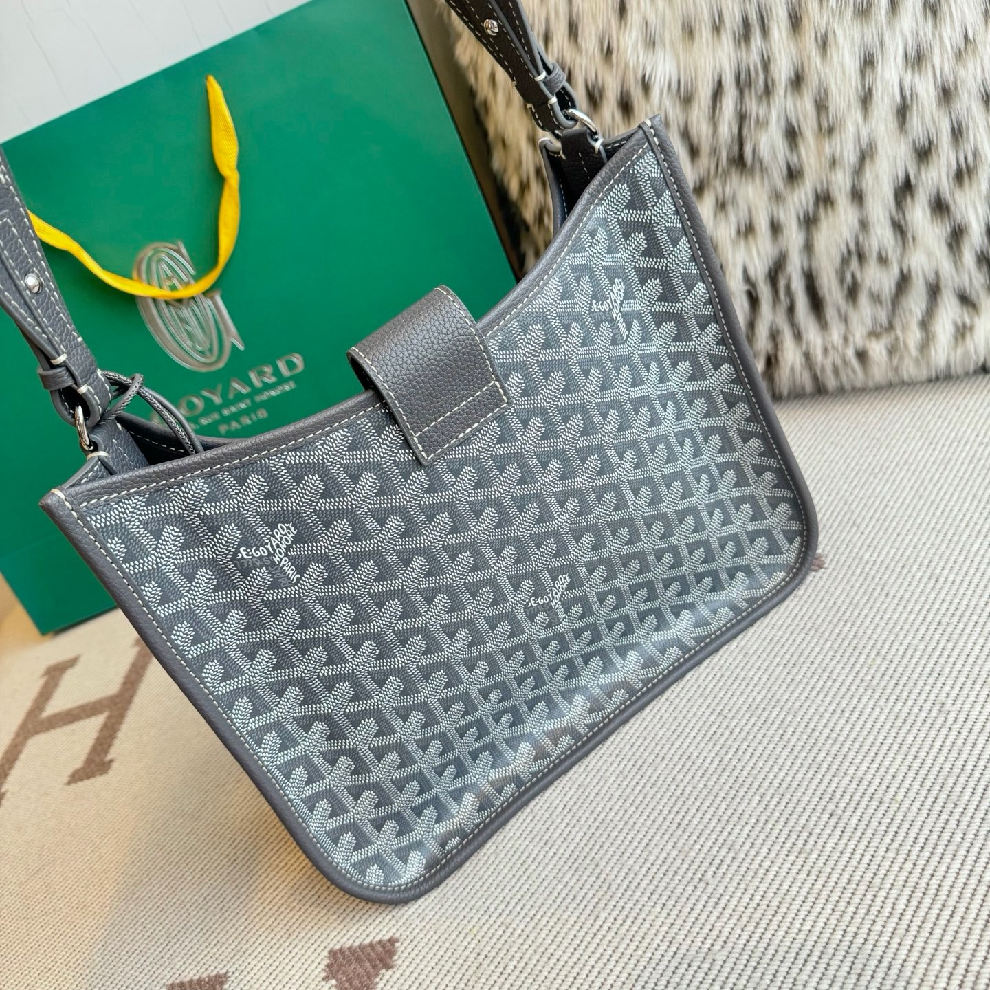 Goyard戈雅包包官网专卖店 MUSETTE斜挎包 灰色帆布小牛皮 United Arab Emirates-奢品网包包腕表之家 Goyard戈雅包包官网专卖店 MUSETTE斜挎包 灰色帆布小牛皮 United Arab Emirates