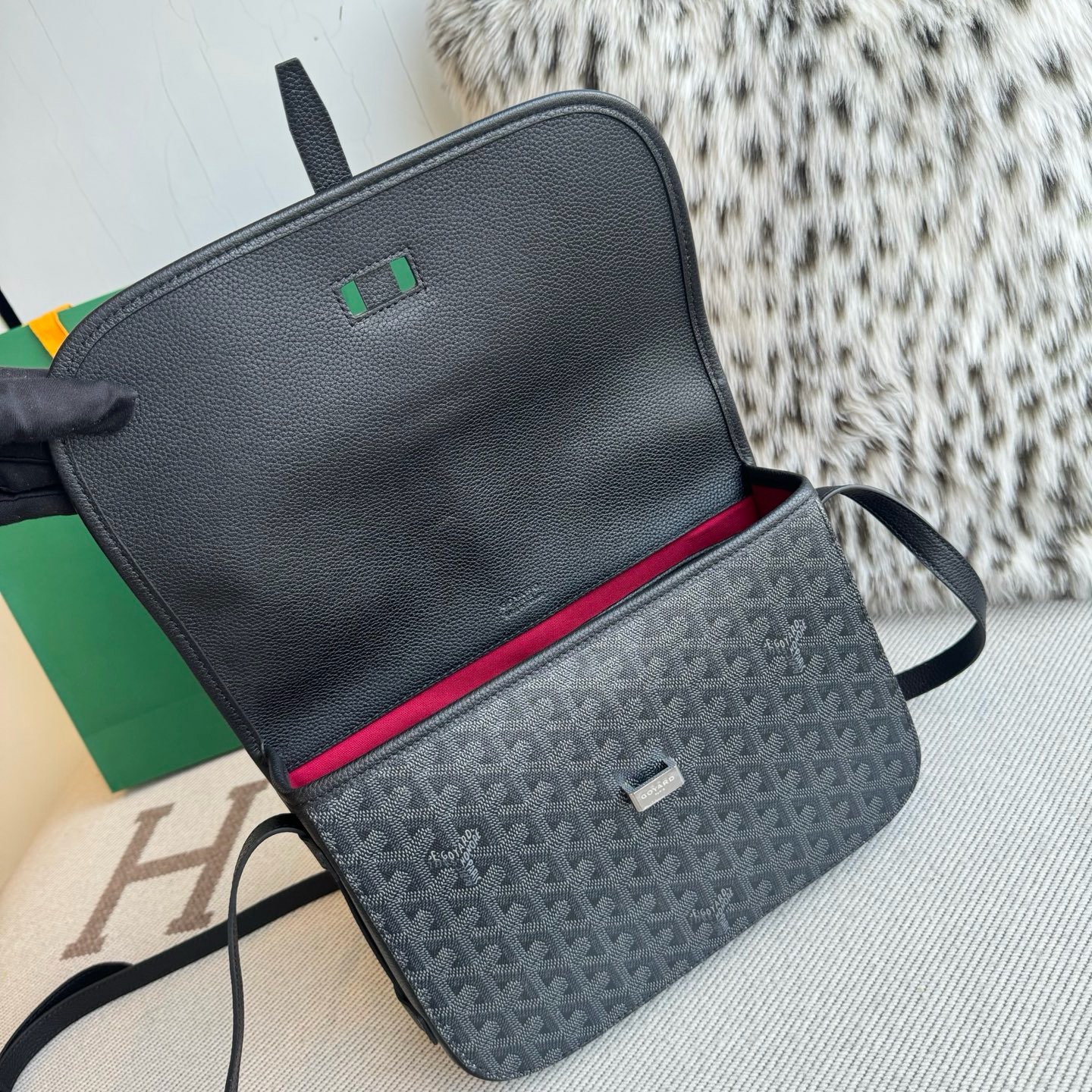 Goyard戈雅Jet Black中号邮差包BELVEDERE黑色帆布小牛皮 Bahrain