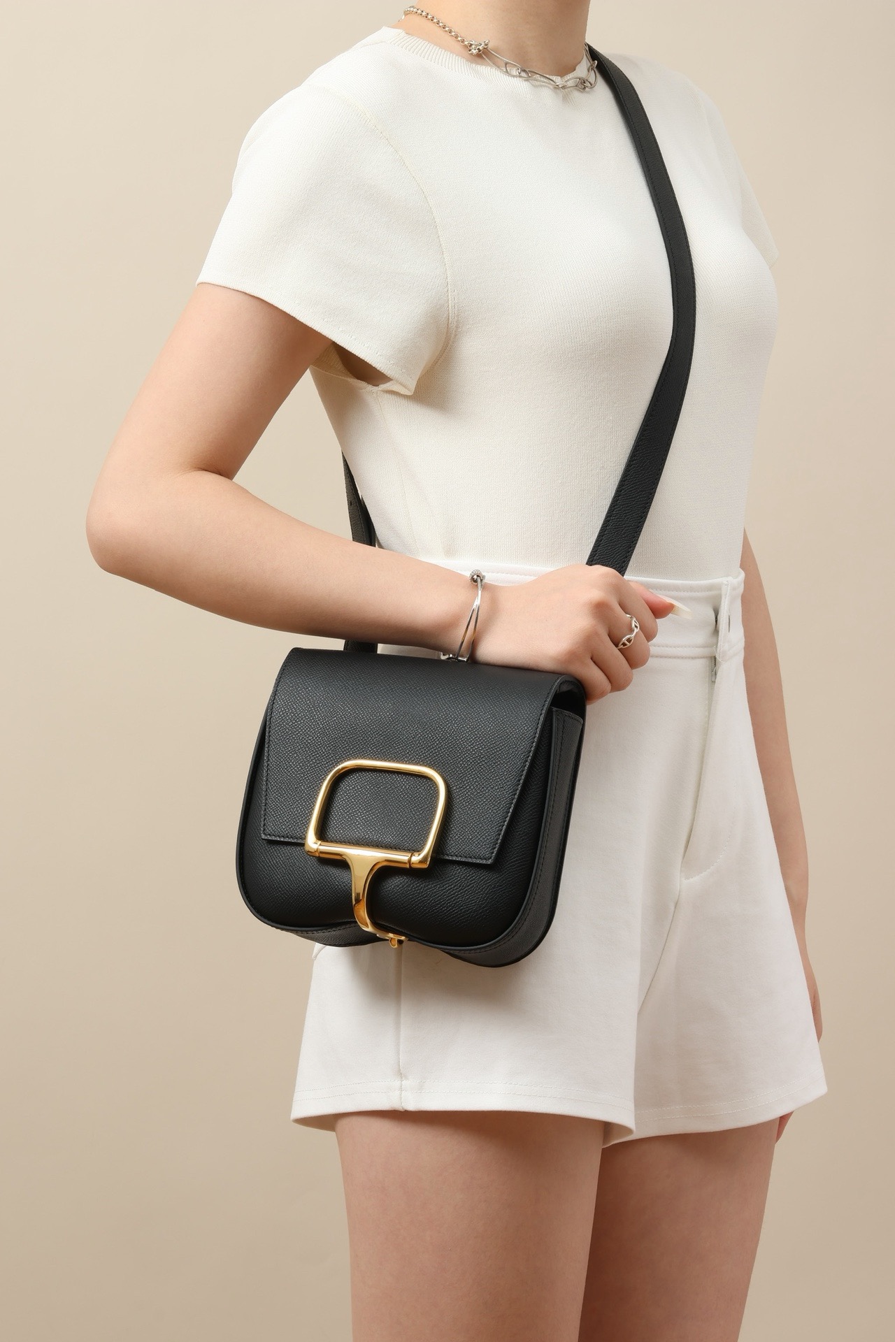 Hermès爱马仕女包上身图Della Cavalleria CK89黑色Epsom小牛皮金扣斜挎包 Dubai
