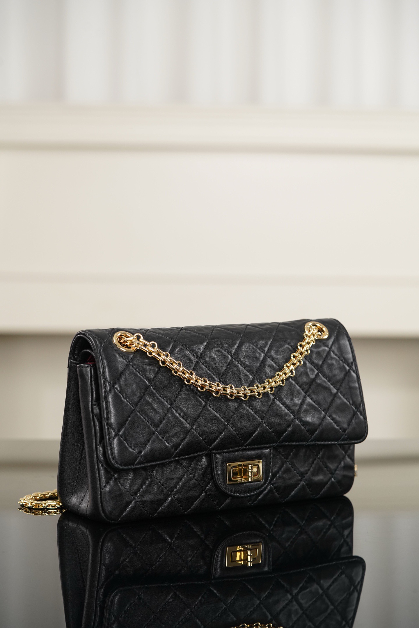 Chanel 香奈儿女包新款 26S 2.55经典手袋 黑色做旧小羊皮金扣 Indonesia