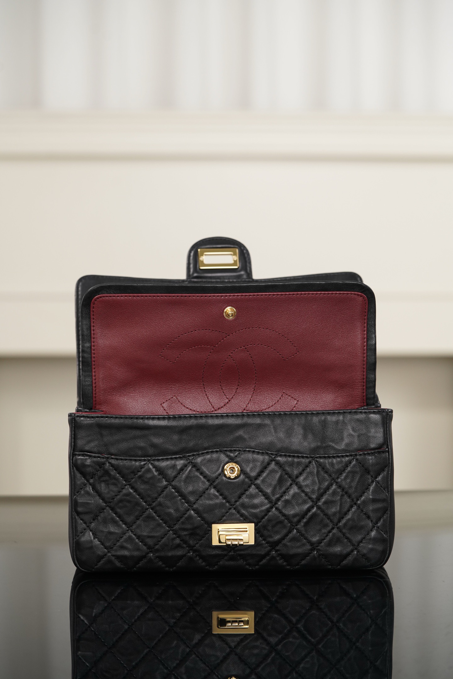Chanel 香奈儿女包新款 26S 2.55经典手袋 黑色做旧小羊皮金扣 Indonesia
